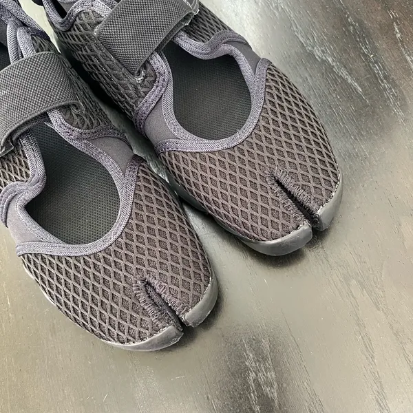 New NIKE Air Rift 'Triple Black' - Image 3