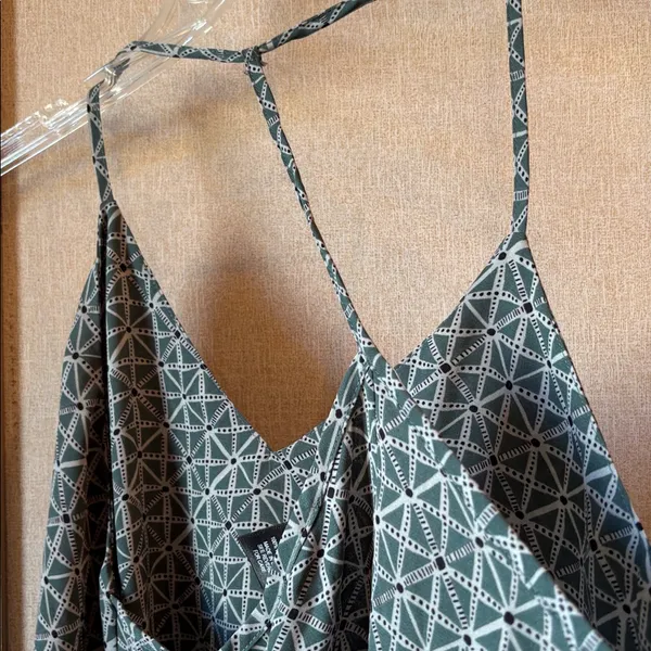 FINAL MARKDOWN Wet seal Geometric Patterned Green Women's Top medium - Image 3