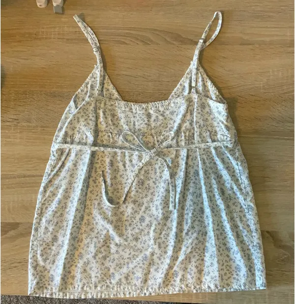 Brandy Melville White and Blue Floral Babydoll Top with Tie - Image 2
