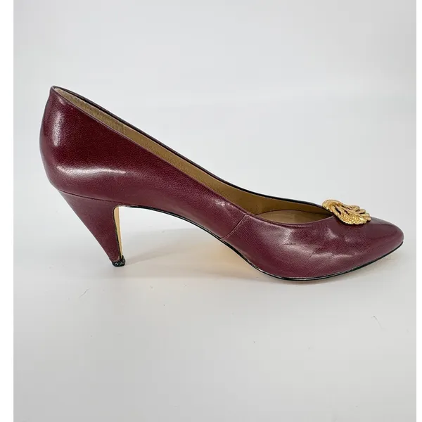 Vintage Etienne Aigner Pumps 8.5N Burgundy Leather Gold Medallion Pointed Toe - Image 9