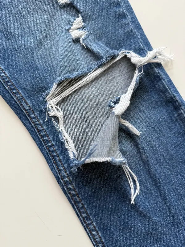 Abercrombie & Fitch Distressed Jeans - The Ankle Straight Ultra High Rise - Sz 0 - Image 3