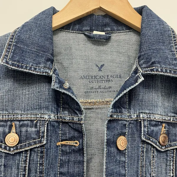 American Eagle Jean Trucker Jacket Distressed Waist Length Blue Denim Women’s M - Image 5