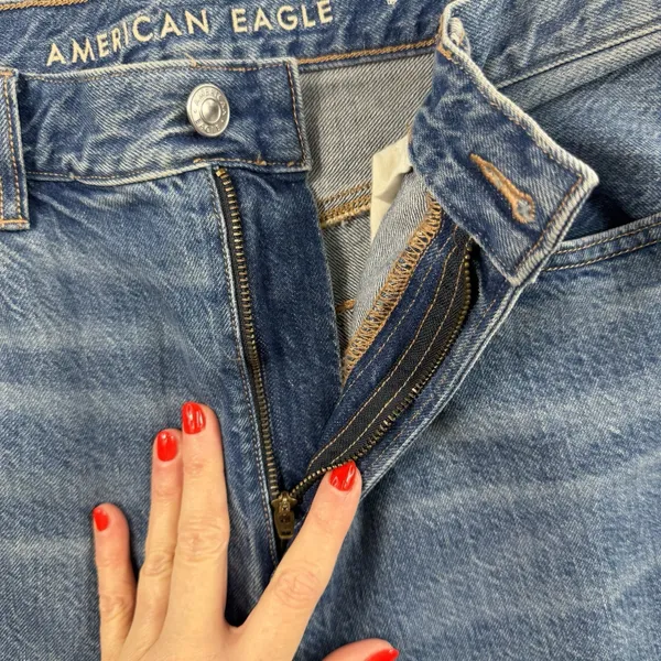 American Eagle 10 Long 10T Highest Rise Mom‎ Jeans Ripped Knee Distressed Blue - Image 4