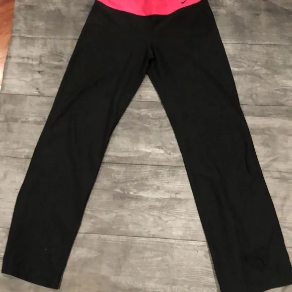 Nike black and pink stretchy pants - Image 3