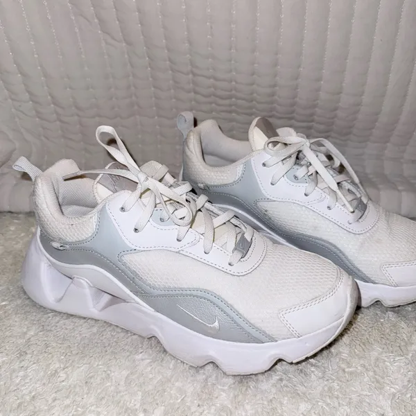 Nike RYZ 365 2 White Metallic Platinum (Women's) - Image 2