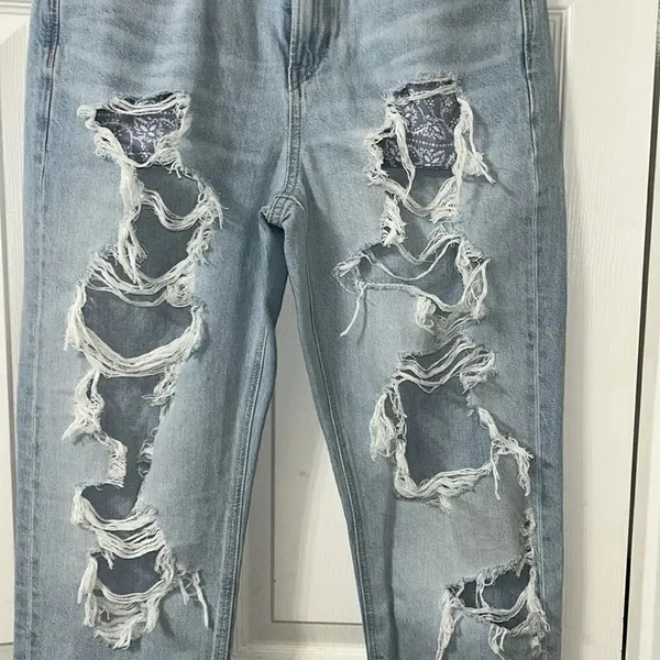 American Eagle Outfitters Mom Blue Mist Distressed Mom Jeans(Size 6Regular) - Image 8