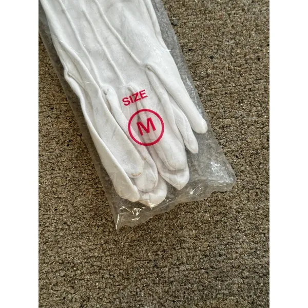 Vintage White Gloves Size Medium New in Original Packaging - Image 5