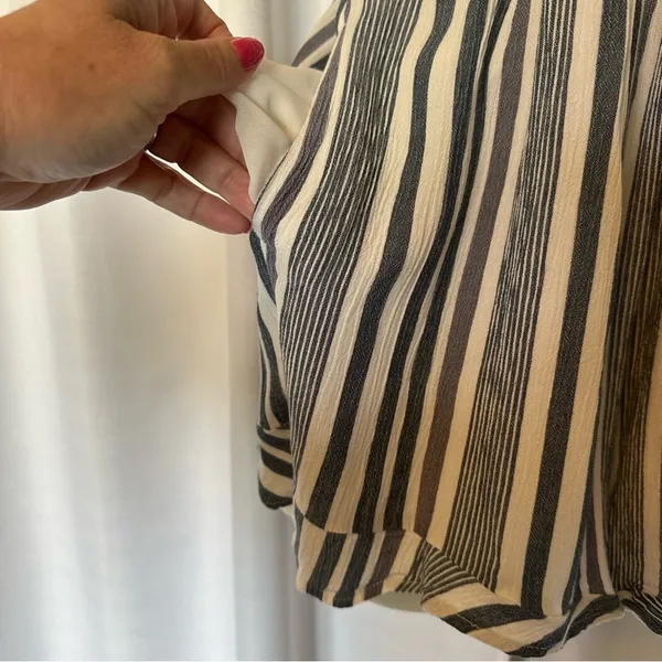 Women’s American Eagle 🦅 Outfitters Nautical Striped Open Back Romper Sz Medium - Image 3