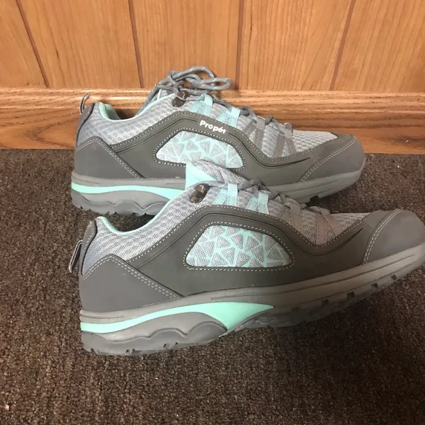 Preowned propet sneaker for women size 10.5 - Image 2