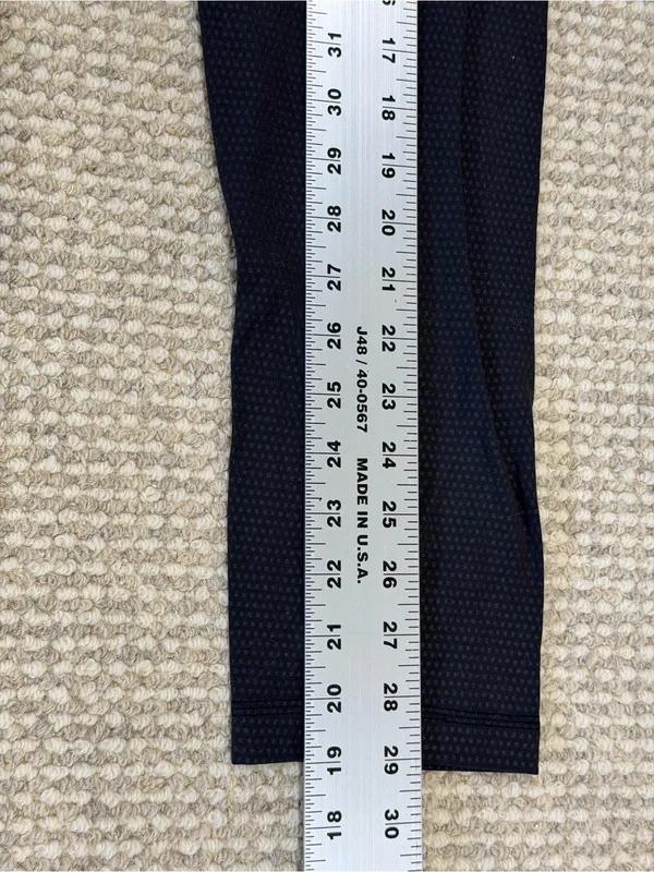 Lululemon Athletic Cropped 3/4 Dot Yoga Leggings Women’s Size 8 Black - Image 4