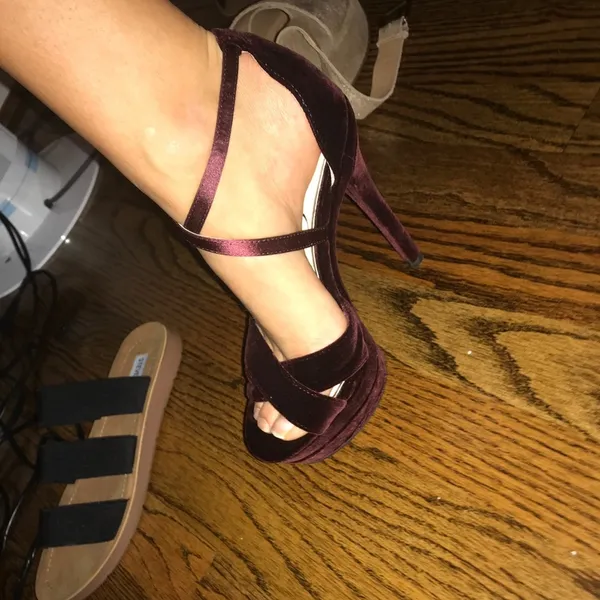 maroon jessica simpson velvet heels 6.5 - Image 2