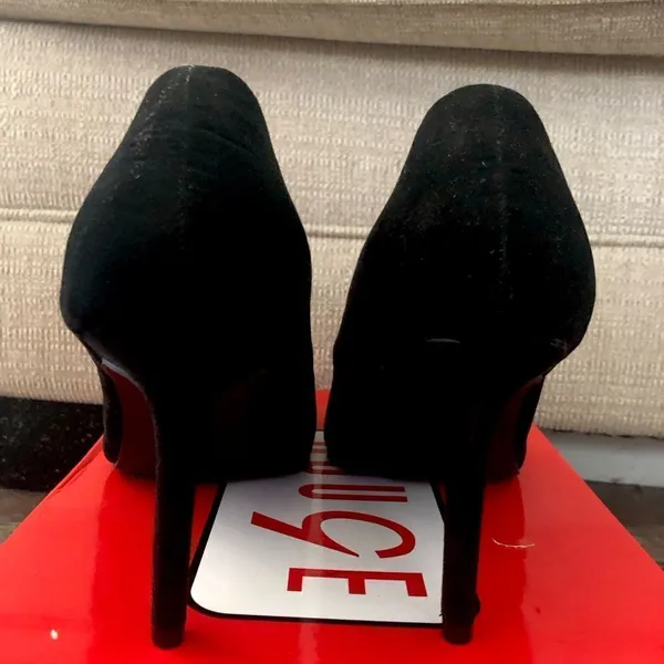 New Rouge helium black suede texture NWT - Image 4