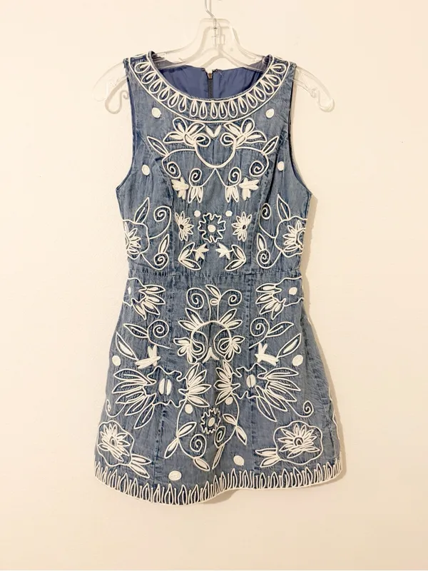 Alice + Olivia Lindsey Embroidered Cotton Chambray Dress Size 2 - Image 2