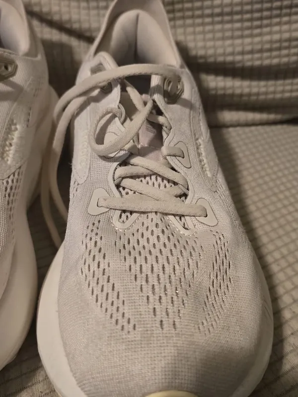 Brooks Women's Athletic Sneakers in Light Beige and Cream - Image 6