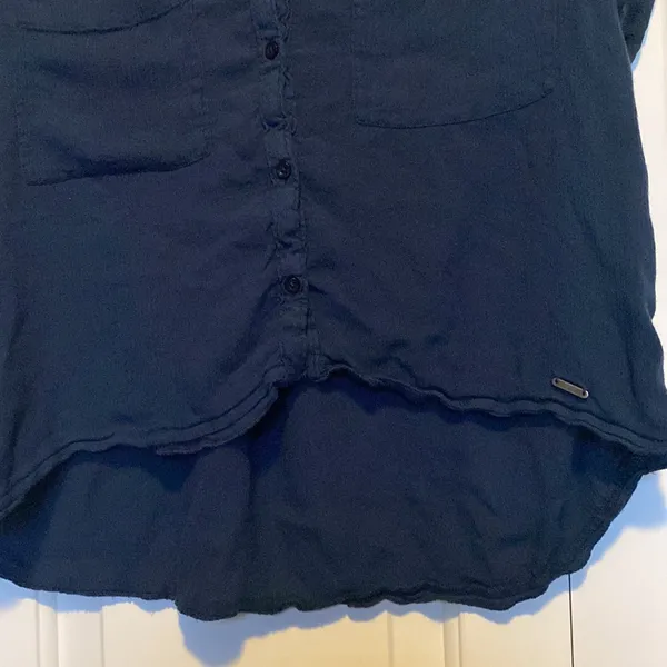 A&F navy blue short sleeve button down , hi/low hem - Image 2