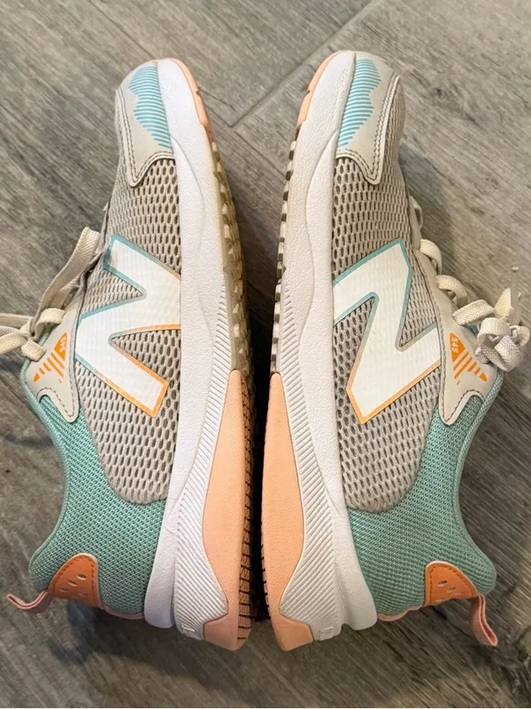 New Balance Women's Dynasoft 545 Gray Lace Up Top Sneaker Shoes Size 6 - Image 4