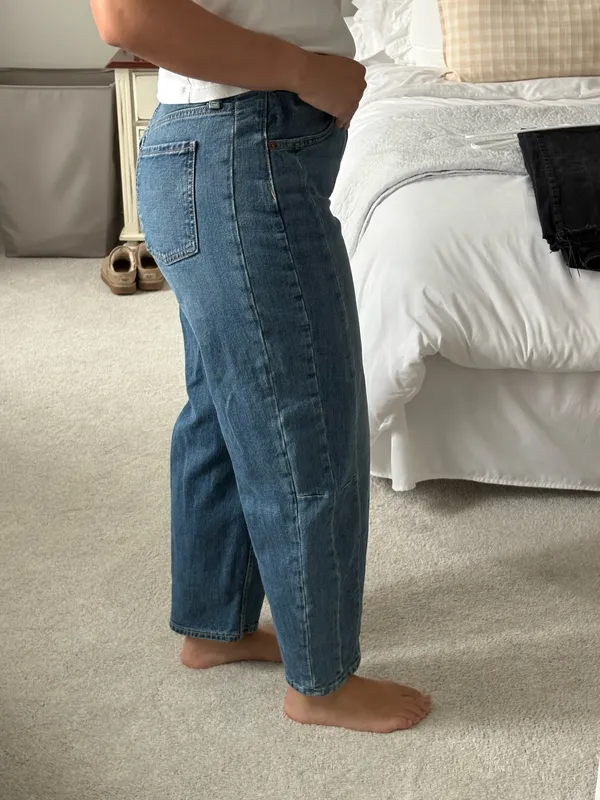 Old Navy Barrel Jeans - Image 4