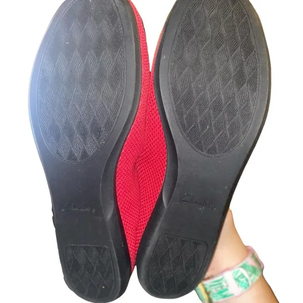 Clarks red loafers size 8.5 - Image 3