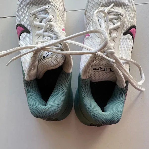Nike Court Air Zoom Vapor‎ Pro Women Size 8.5 White Green Pink Tennis Shoes - Image 4