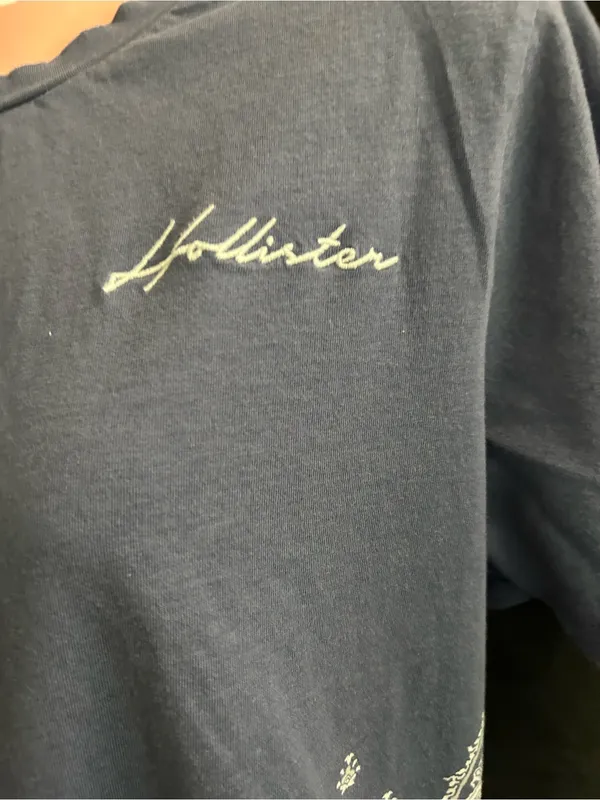 Hollister Navy and White Paisley Bandana-Print Short Sleeve Tee MD - Image 7