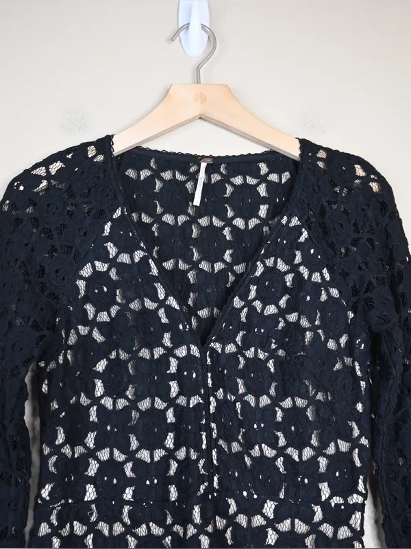 Free People Women's 4 Back to Black Crochet Mini Dress - Image 3