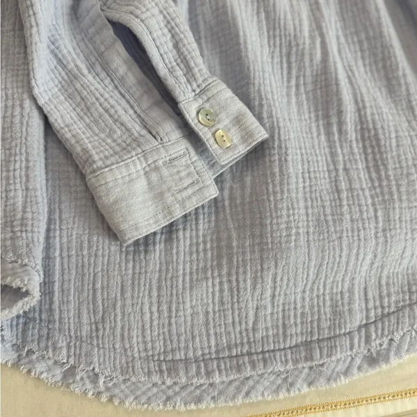 Free People Women's Light Blue Button-Up Top XS - Image 5