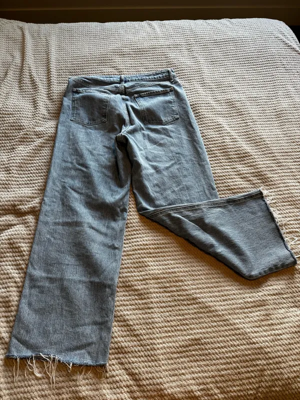 Old Navy Extra High-Rise Wide-Leg Jeans - Image 3