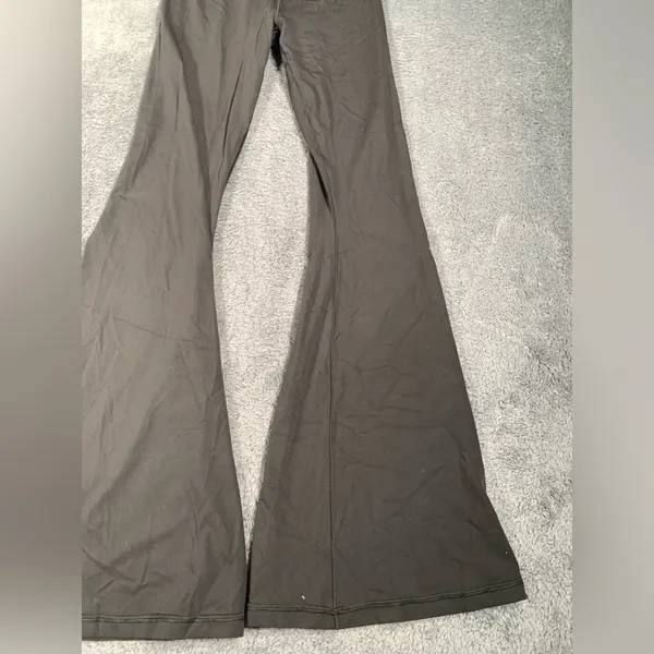 Aerie offline real me flare hi-rise short inseam Gray leggings yoga pants medium - Image 3