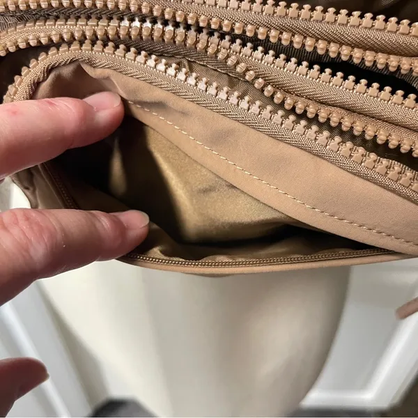 NWT 3-in-1 Crossbody, Belt & Wristlet‎ Bag - Image 7