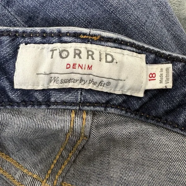 Torrid Premium Denim Boyfriend Stretch Jeans Size 18 Butterfly Patch - Image 8