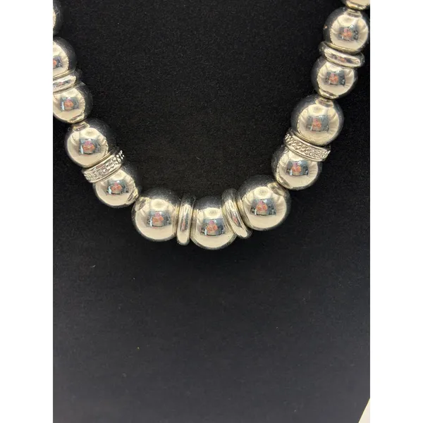 Nine West Graduated‎ Bead Necklace Womens OS Silver Tone Chunky Toggle Statement - Image 3