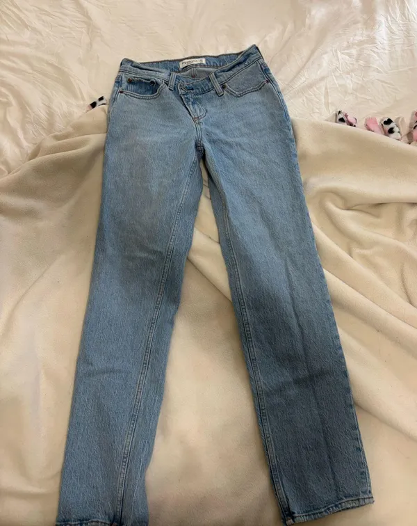 Abercrombie Jeans - Image 3