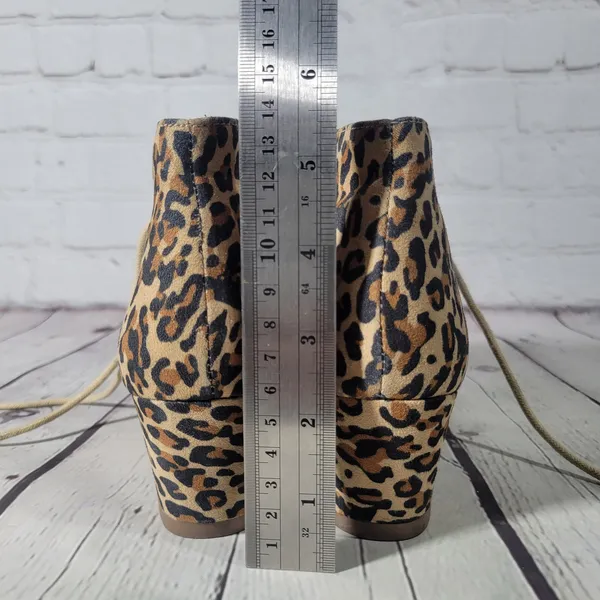 DV Dolce Vita Leopard Print Wedge Ankle Boots Lace Up Side Zip Women's Size 6‎ - Image 12