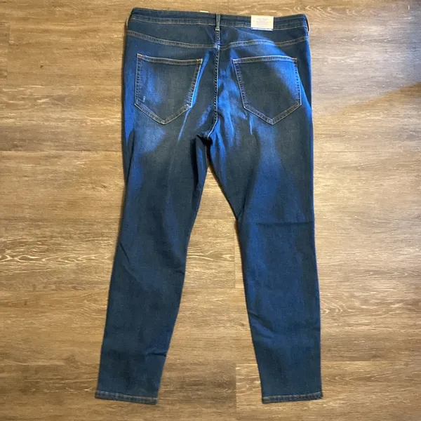 H&M Medium Wash Curvy Jeggings Size 18 NWT - Image 3