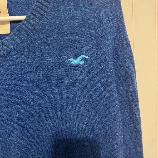 Hollister blue vneck sweater size small - Image 2