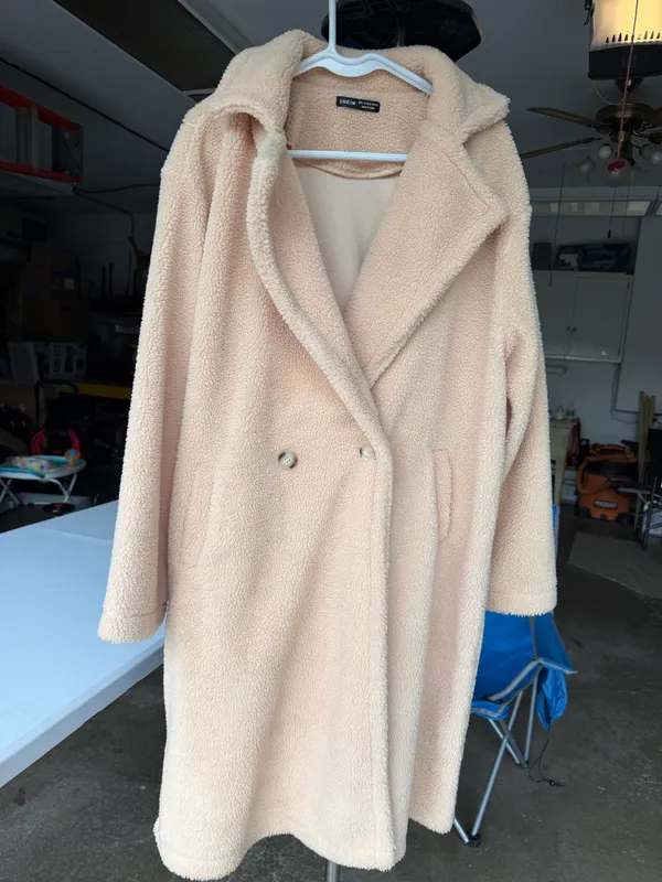 SHEIN Women’s Teddy Fleece Coat Size L 8/10 Beige Sherpa Long Jacket - Image 4
