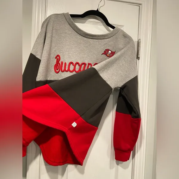 Tampa Bay Buccaneers Size M Touch Outfield Deep V-Back Tie Pullover Sweatshirt - Image 5