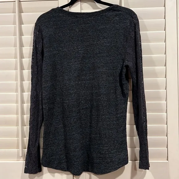 Prana large long sleeved gray shirt with‎ lace sleeves - Image 4
