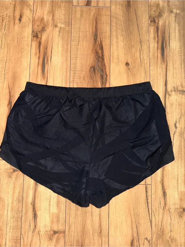 Black Under Armour shorts - Image 4