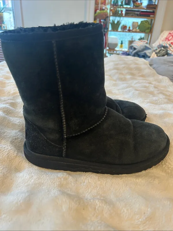 UGG Black Shearling Lined Boot - Image 7
