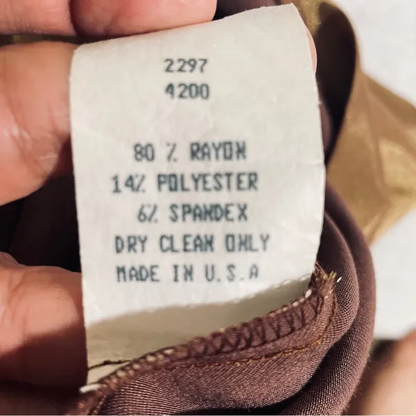 Cachet Structured Metallic
Dress Size 8 - Image 10