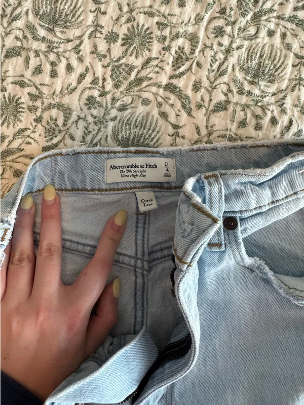 Abercrombie Jeans - Image 4