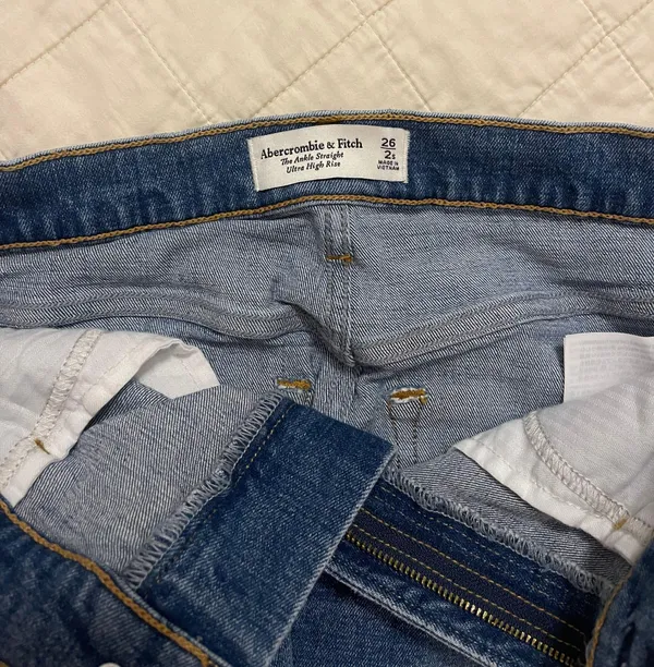 Abercrombie Jeans - Image 2
