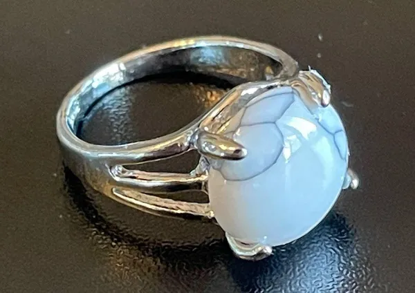 White gemstone S925 silver ring size 5.5 - Image 2