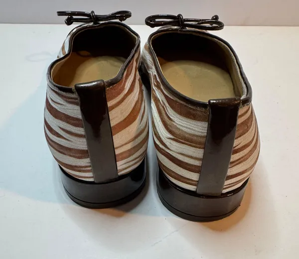 Womens 2 Tone Brown Flats Size 5 1/2B - Image 3