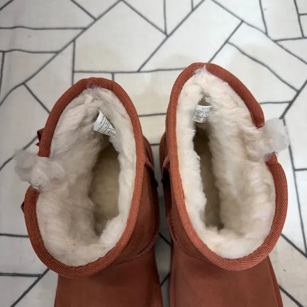 Koolaburra by UGG Victoria Mini Boot Size 9 Burnt Henna Suede Bow 1114731‎ - Image 8