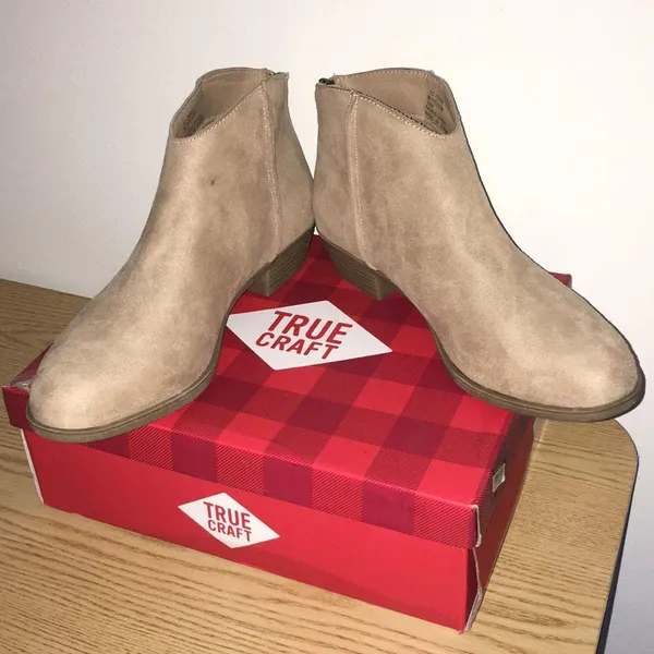 New True Craft 1” Heel Suede Feel Booties Natural - Image 4