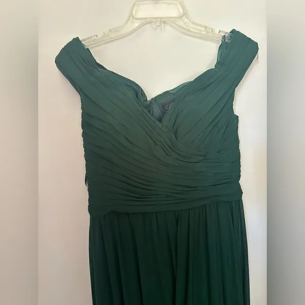 La Femme Green Off Shoulder Ruched Formal Gown Size 8 - Image 10