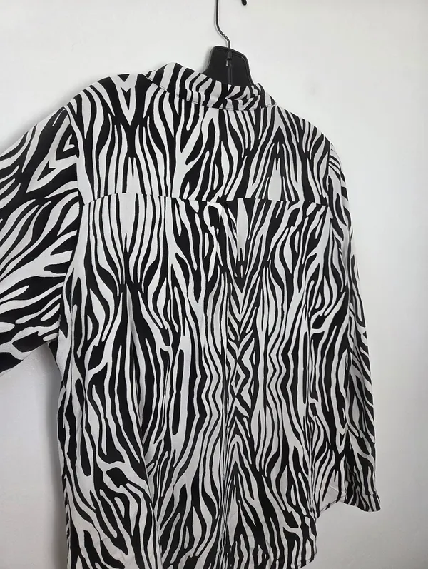 Big Dart Zebra Print Button Up Shirt Blouse Top Viscose Lightweight Comfy Large - Image 9