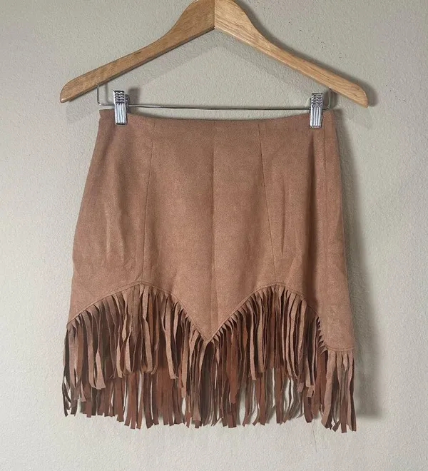 New NWT Relish NoLess Fringe Faux Suede Mini Skirt Size Medium - Image 2